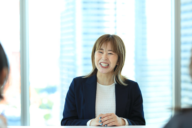 未知なる可能性を求めて。ぱちんこ業界で輝く女性の物語」 - パチンコ