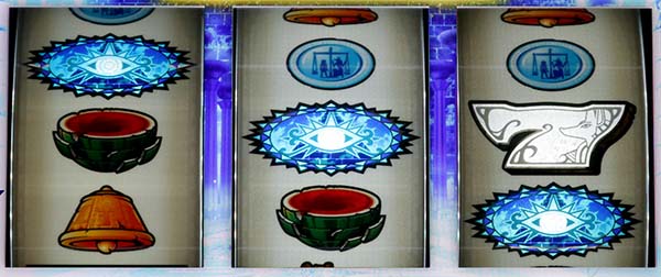 ピラミッドアイピラミッド揃い