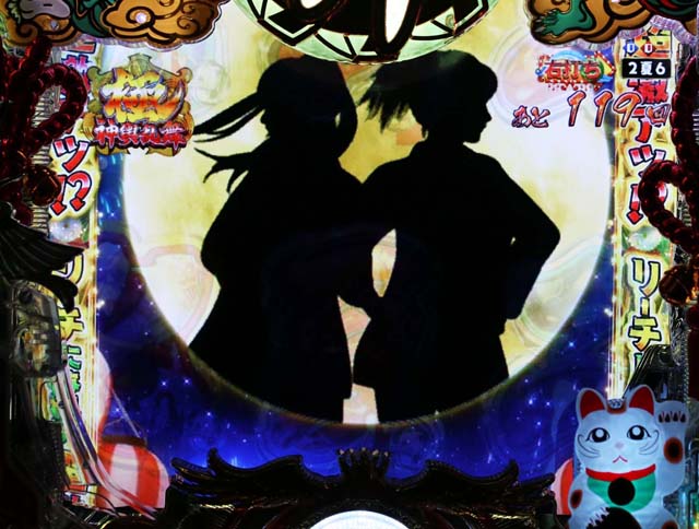 春夏秋冬月のシルエット