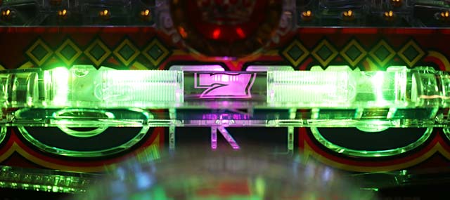 フィーバークィーンⅡ30th（クィーン2）・保留内連チャン演出