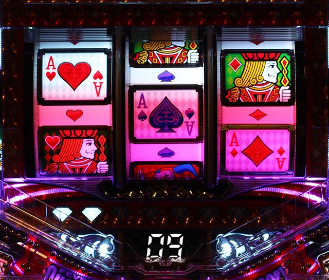 フィーバークィーンⅡ30th（クィーン2）・保留内連チャン演出