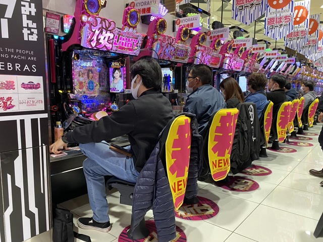 業界ニュース】京楽産業．が直営店で「AKB48」の新作を試験導入