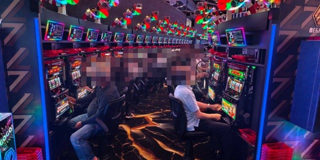 https://cdn.p-town.dmm.com/editor/__0_rakudan/＿＿マルハン用/0926MEGA合同/マルハンメガシティ伊勢崎/megacity_poster_A.png