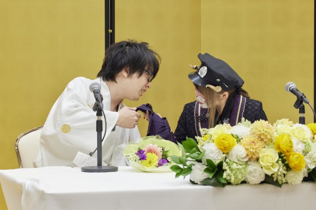 寺井一択の涙を拭う兎味ペロリナ