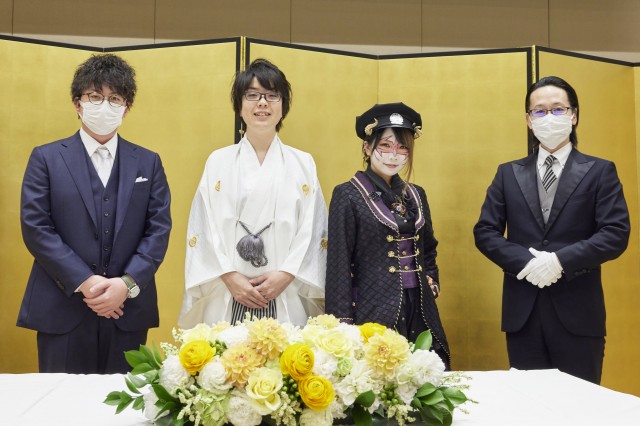 寺井一択と兎味ペロリナとジロウとシーサ。