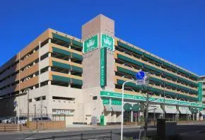 パラッツォ三郷中央店の外観画像