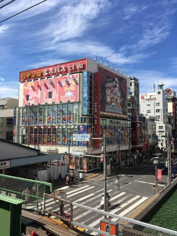 エスパス日拓新大久保駅前店の外観画像