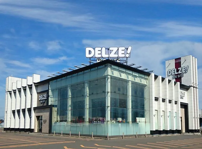 デルゼビッグサイト新潟南店の外観画像