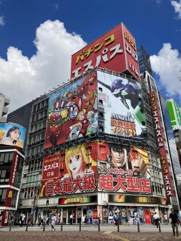 エスパス日拓新宿歌舞伎町店の外観画像