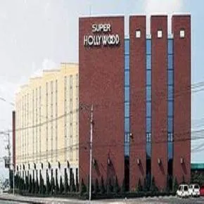 スーパーハリウッド津山店の外観画像