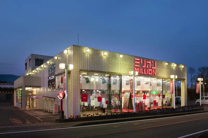 ミリオン阿波店の外観画像