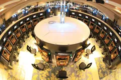 ホテルのようなゴージャス感!店内は熱きコロッセウム!!