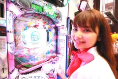 JAPANのTRAINでMARINがPINKの駅員に