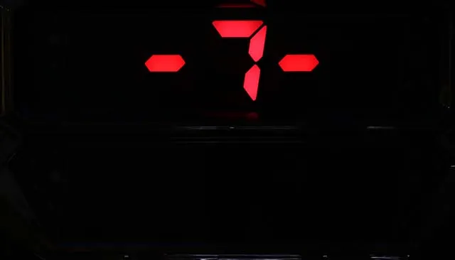 ビンゴネオクラシック天井