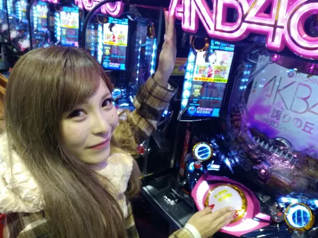 PICK UP NEW COMER！ 『CRぱちんこAKB48-3』を水樹彩が直営店で実戦