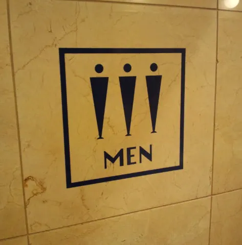 トイレこちら４