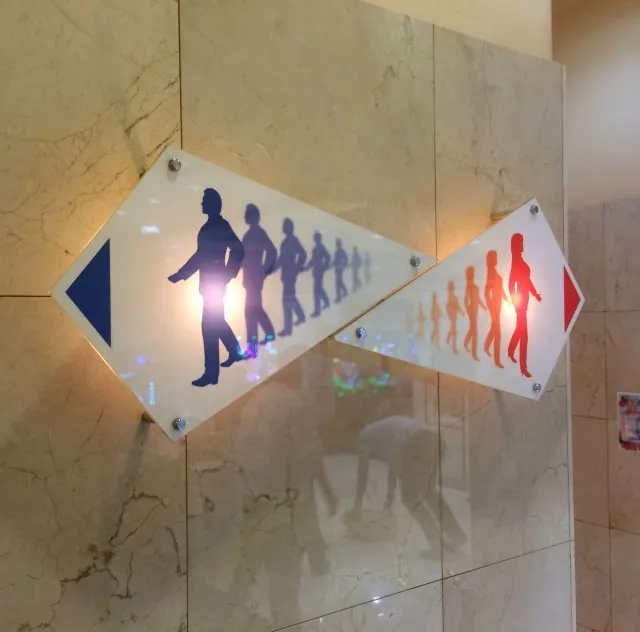 トイレこちら７