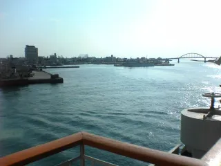 石垣港に入港