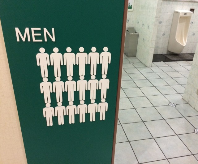 トイレこちら８