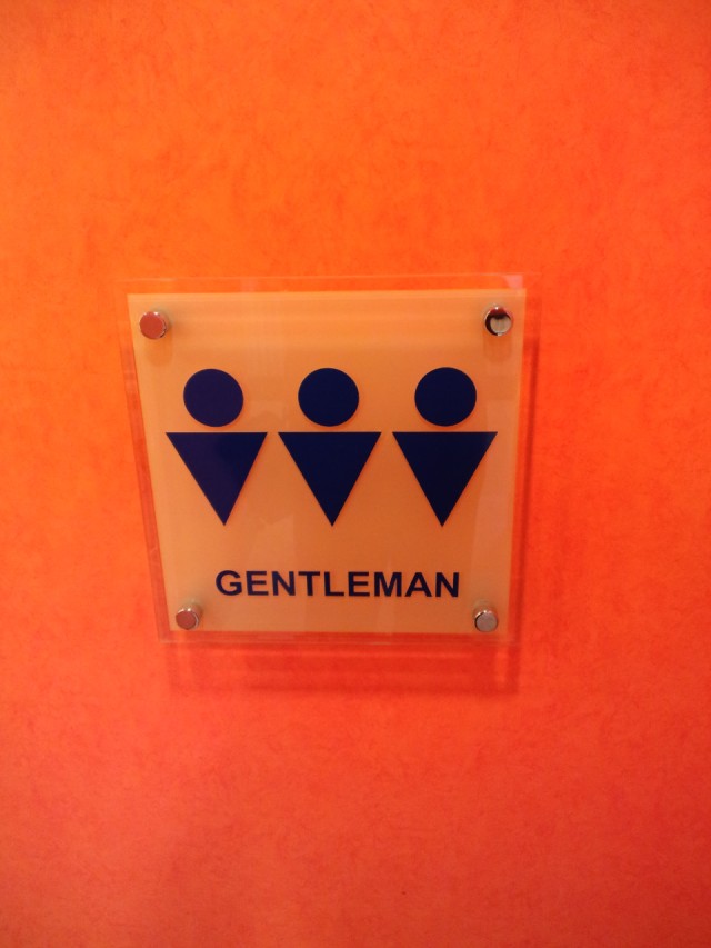 トイレこちら５